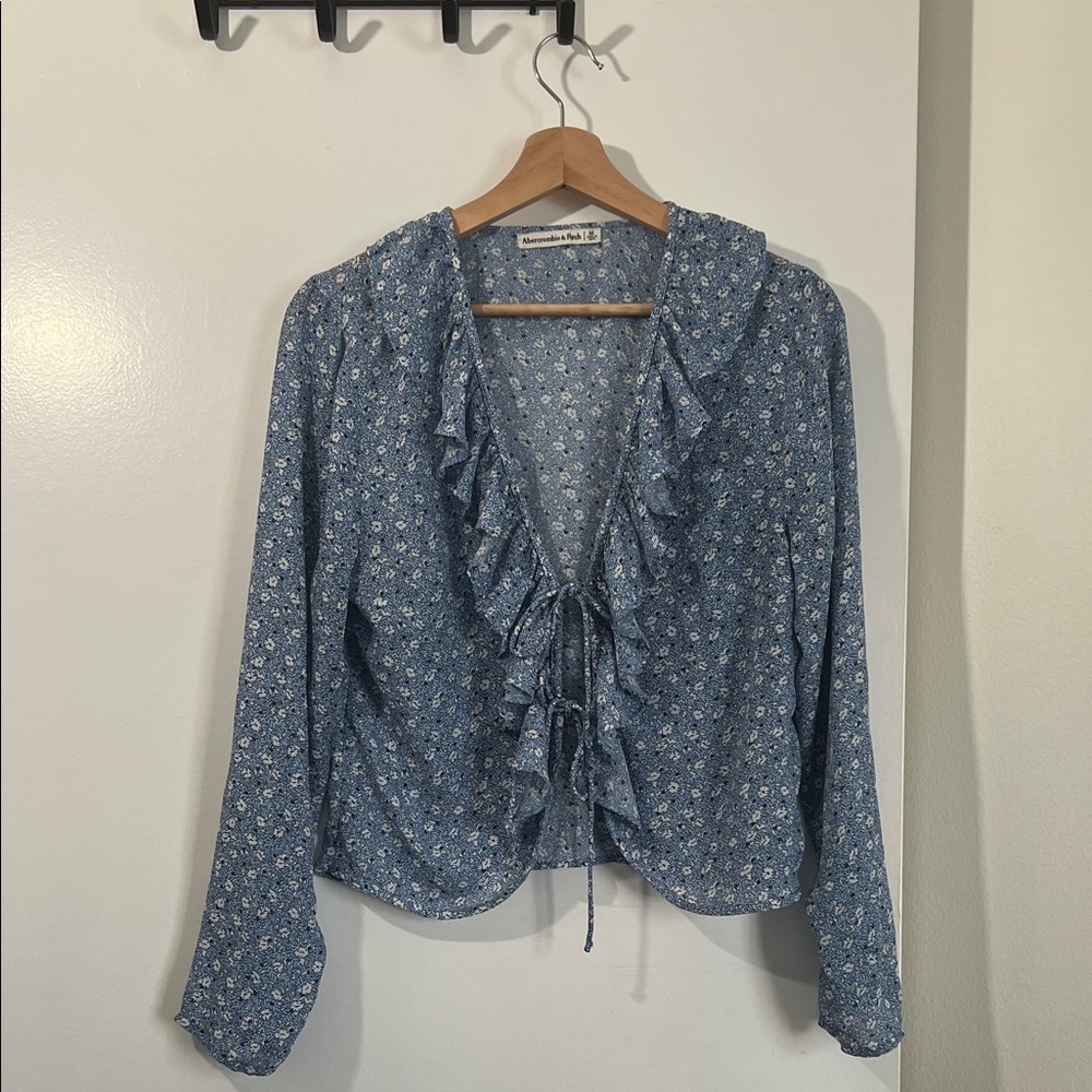 Abercrombie & Fitch Blue Floral 2 Tie Front Blouse with Ruffles